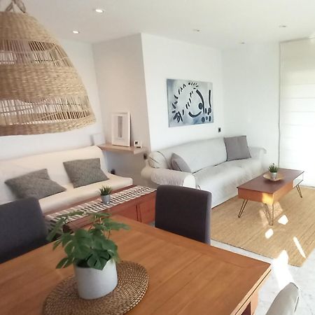 Bright Apartment Near The Beach And Barcelona By Train Масну Екстериор снимка