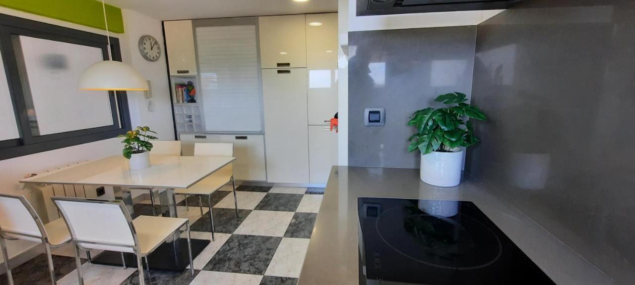 Bright Apartment Near The Beach And Barcelona By Train Масну Екстериор снимка