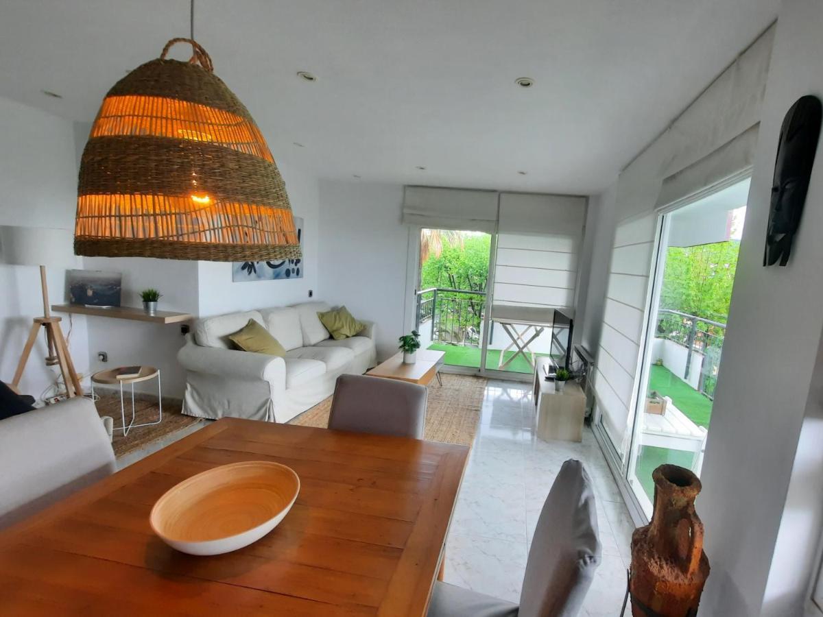 Bright Apartment Near The Beach And Barcelona By Train Масну Екстериор снимка