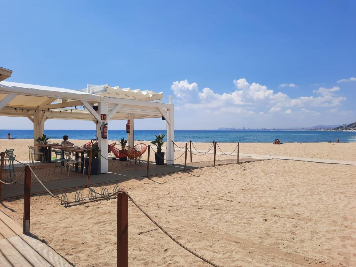 Bright Apartment Near The Beach And Barcelona By Train Масну Екстериор снимка